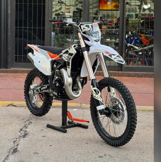 Moto premio Kayo KT250